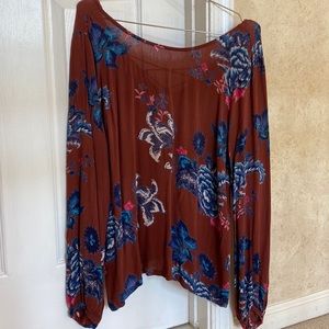 Billabong long sleeve top. Size medium. Good condition.